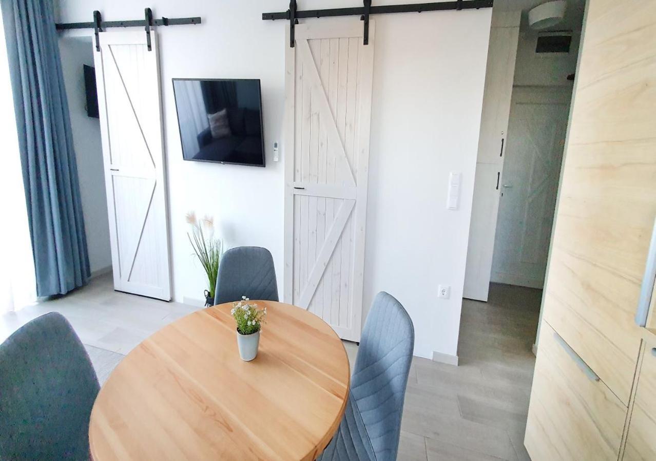Marina Apartment By Dora Keszthely Extérieur photo