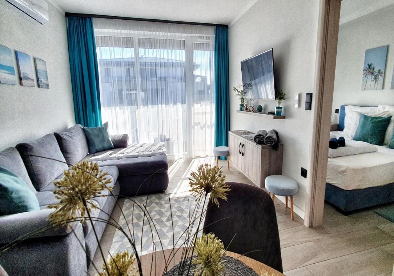 Marina Apartment By Dora Keszthely Extérieur photo