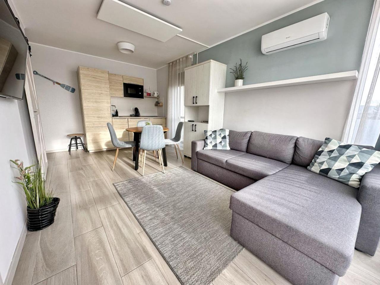 Marina Apartment By Dora Keszthely Extérieur photo