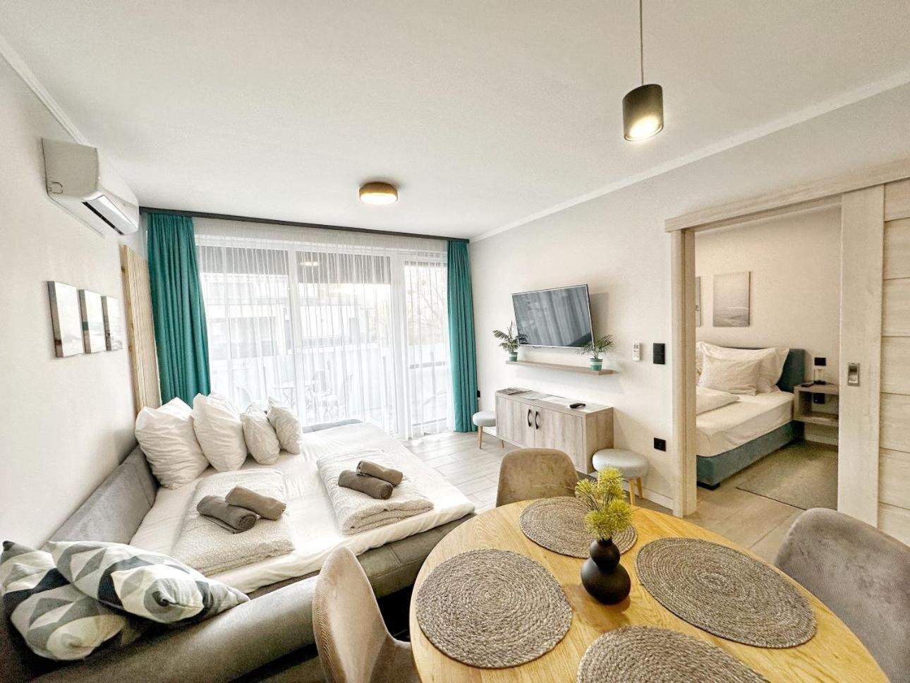 Marina Apartment By Dora Keszthely Extérieur photo