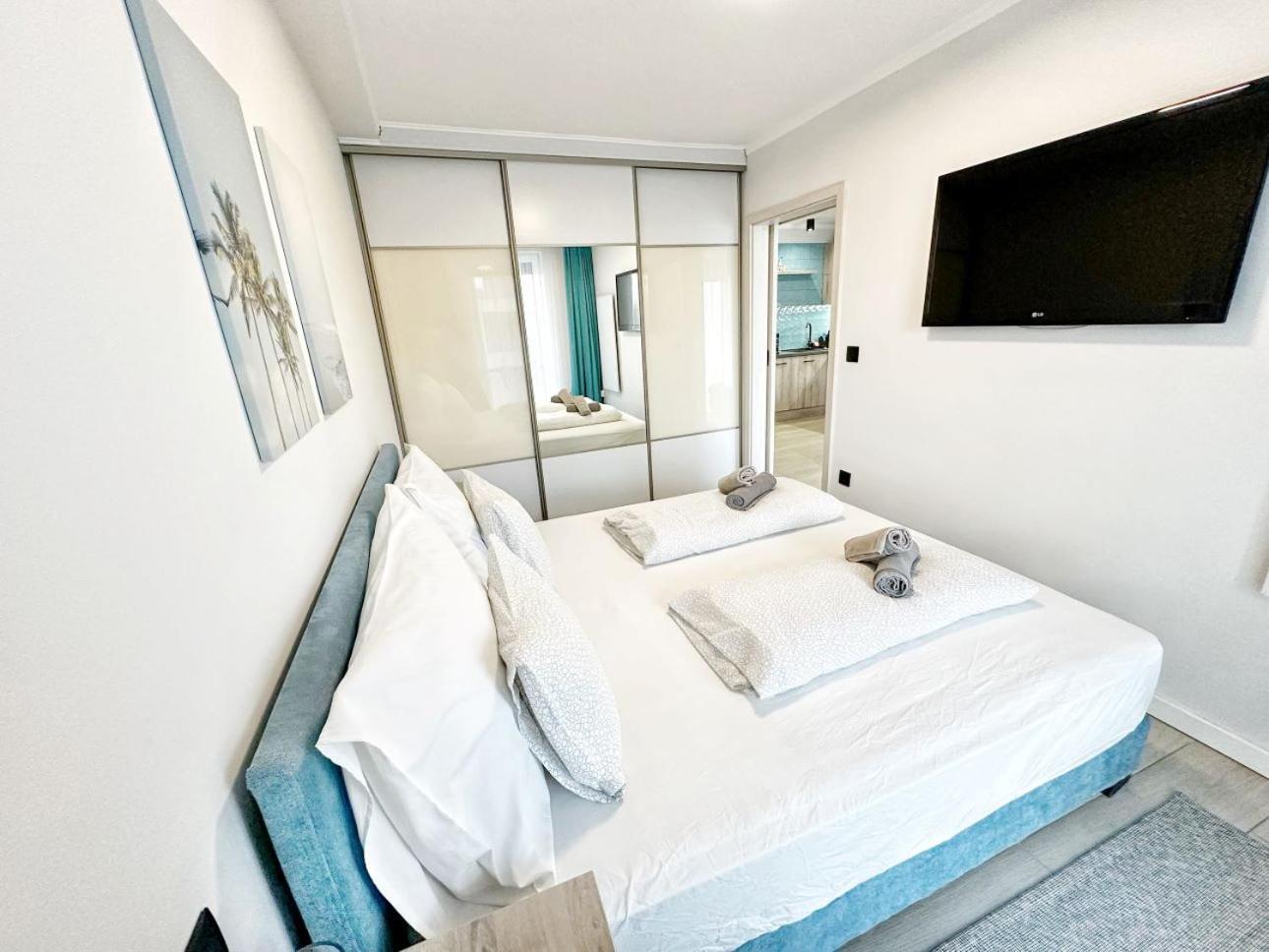 Marina Apartment By Dora Keszthely Extérieur photo